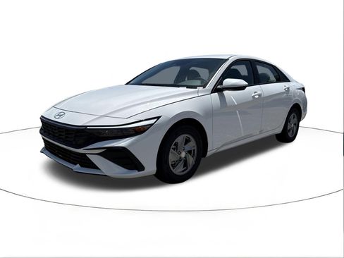 New 2026 Hyundai Elantra SE FWD image 7