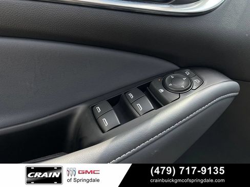 Used 2024 Buick Enclave Essence FWD image 12