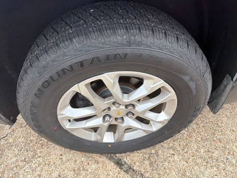 Used 2020 Chevrolet Traverse LT FWD image 11