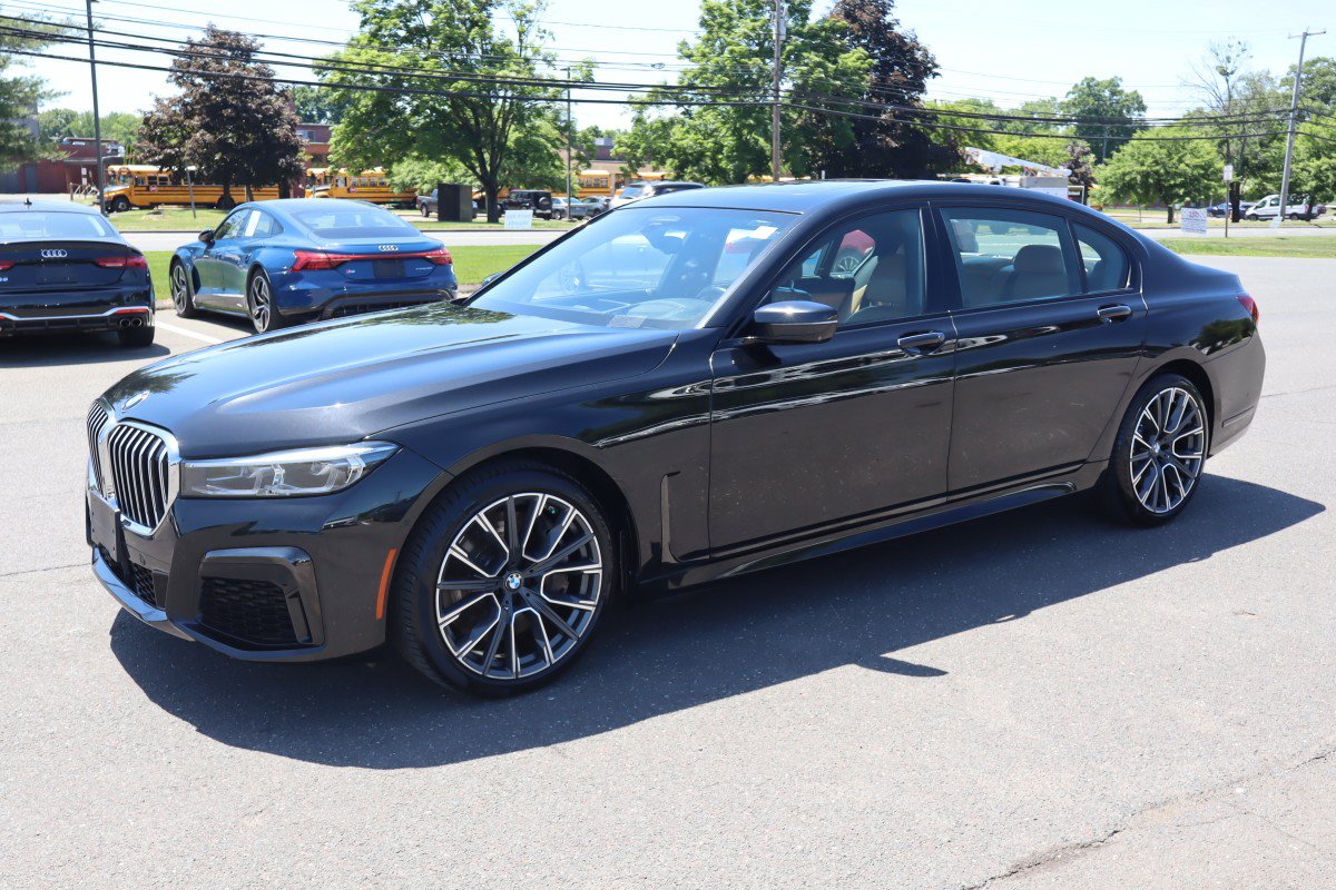 Used 2021 BMW 750i xDrive w/ Executive Package AWD/4WD image 2