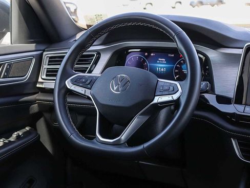 Used 2025 Volkswagen Atlas Cross Sport SE image 14