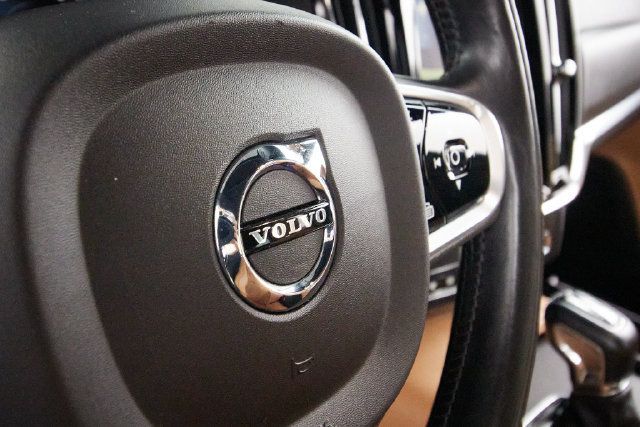 Used 2017 Volvo V90 T6 Cross Country AWD/4WD image 7