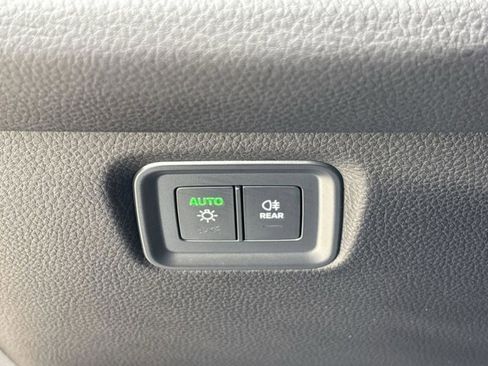 Used 2025 Porsche Cayenne E-Hybrid Coupe image 29