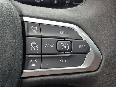 Used 2025 Jeep Compass Limited AWD/4WD image 24