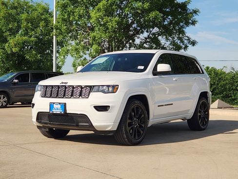 Used 2021 Jeep Grand Cherokee Laredo X RWD image 3