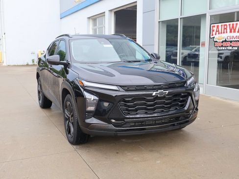 Used 2025 Chevrolet Trax ACTIV w/ Sunroof Package FWD image 2