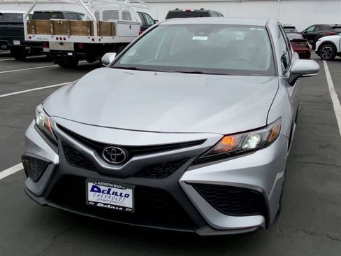 Used 2022 Toyota Camry SE image 6