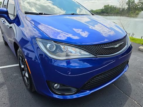 Used 2018 Chrysler Pacifica Touring-L Plus w/ S Appearance Package FWD image 19