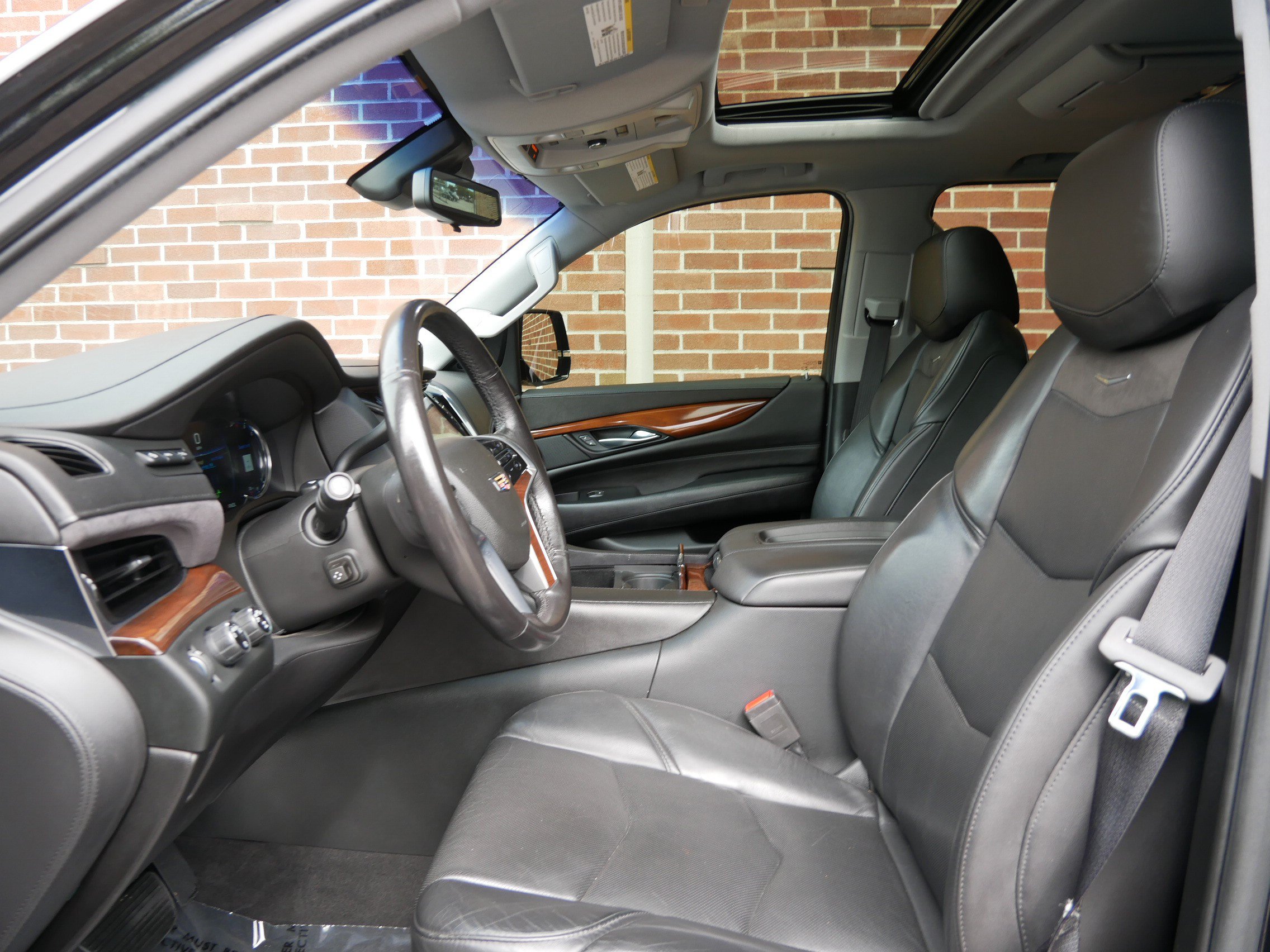 Used 2019 Cadillac Escalade Premium Luxury AWD/4WD image 6