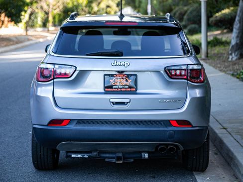 Used 2019 Jeep Compass Limited FWD image 5