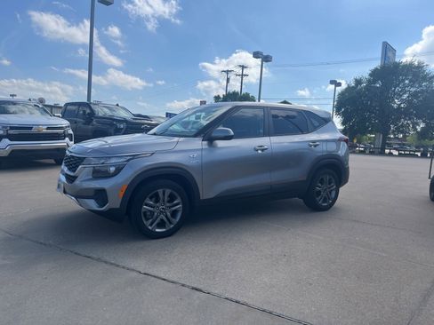 Used 2021 Kia Seltos LX image 4