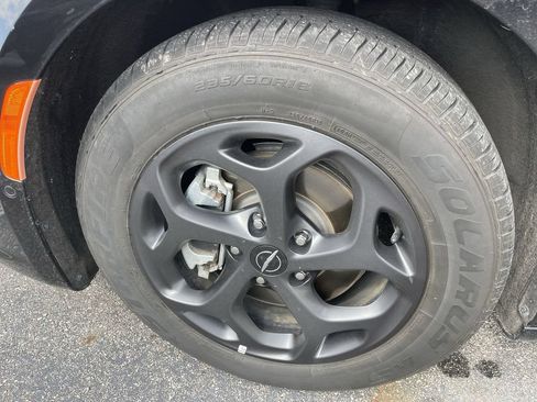 Used 2022 Chrysler Pacifica Touring-L w/ Uconnect Theater Family Group FWD image 2