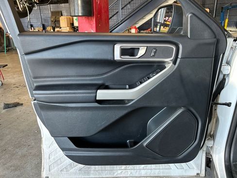 Certified 2021 Ford Explorer XLT w/ Equipment Group 202A image 9