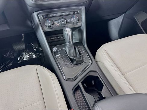 Used 2018 Volkswagen Tiguan SE image 24