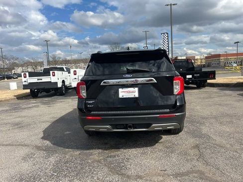 Used 2022 Ford Explorer XLT w/ Equipment Group 202A image 3