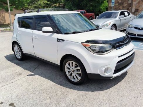 Used 2017 Kia Soul + FWD image 7