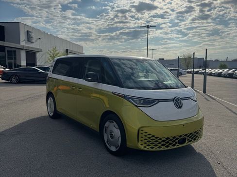 Used 2025 Volkswagen ID. Buzz 1st Edition image 3