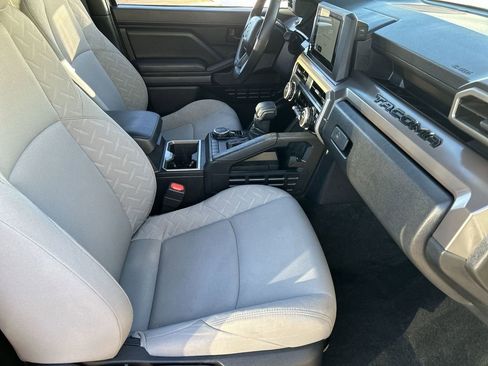 Used 2024 Toyota Tacoma SR5 AWD/4WD image 9