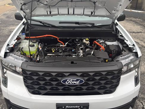 New 2025 Ford Maverick XLT w/ XLT Luxury Package FWD image 31