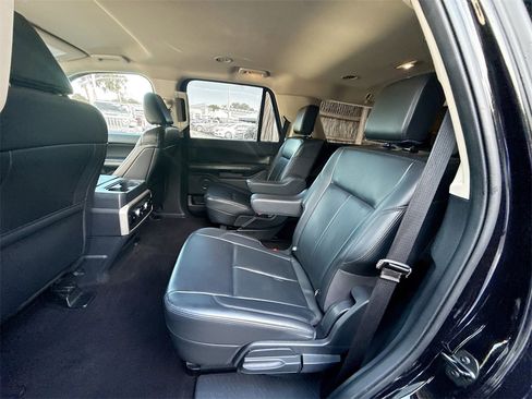 Used 2023 Ford Expedition XLT image 27