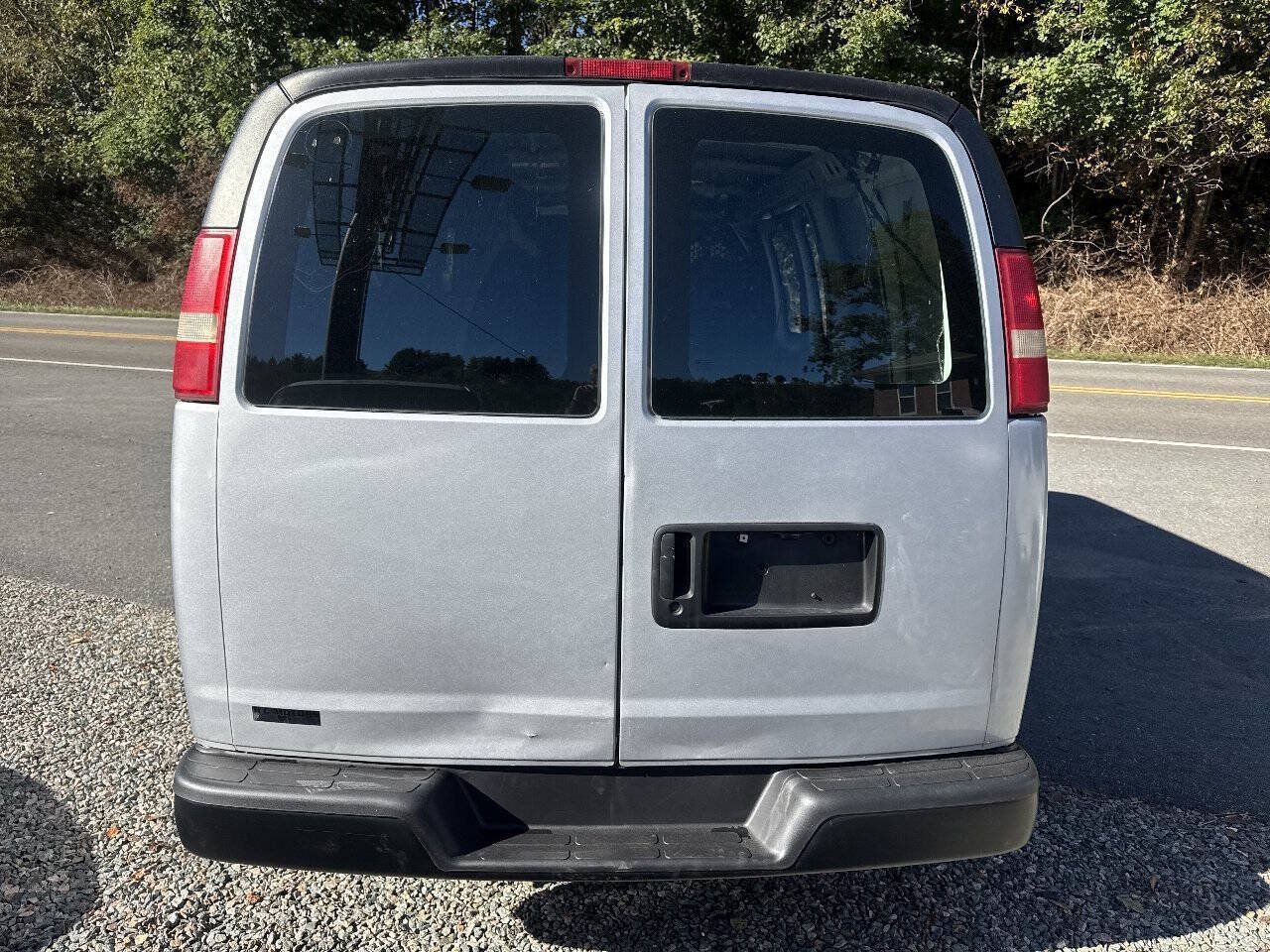 Used 2006 Chevrolet Express 2500 RWD image 4