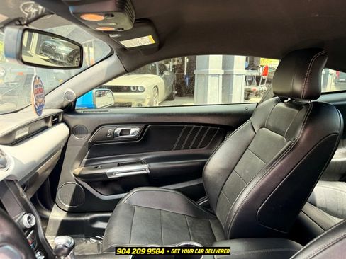 Used 2017 Ford Mustang GT Premium w/ Black Accent Package RWD image 20