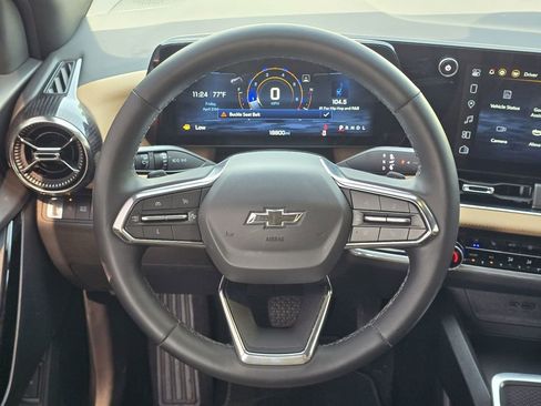 Used 2025 Chevrolet Equinox ACTIV w/ Safety and Technology Package FWD image 14