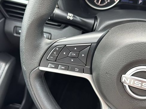 Used 2025 Nissan Altima 2.5 SV FWD image 25