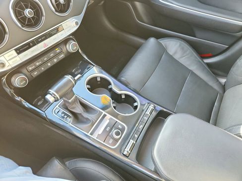 Used 2018 Kia Stinger Premium image 15