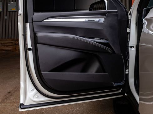 Used 2025 Cadillac Escalade V w/ LPO, ONYX Package image 34