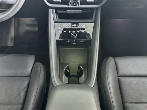 Certified 2025 Porsche Macan Electric RWD image 16