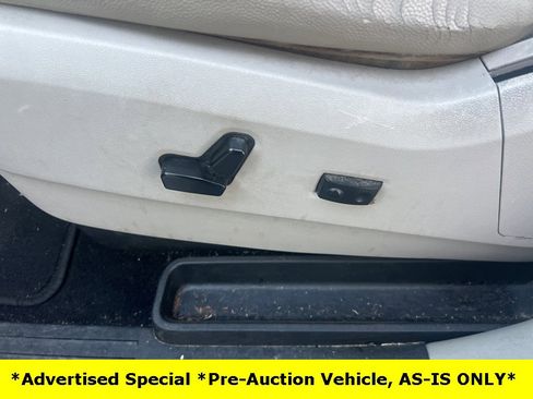 Used 2015 Chrysler Town & Country Touring image 46