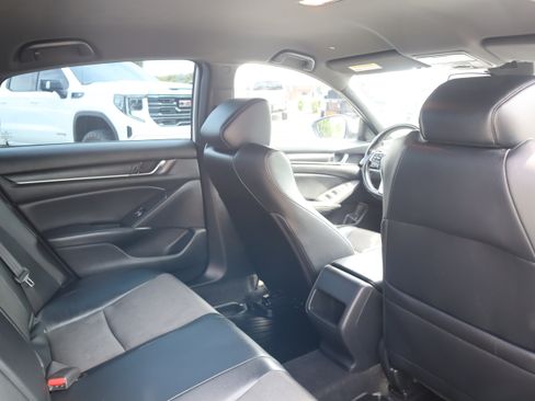 Used 2018 Honda Accord Sport image 23