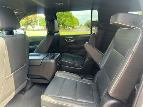 Used 2023 Chevrolet Suburban Premier AWD/4WD image 18