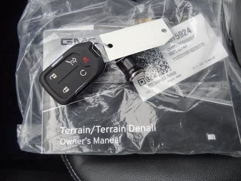 Used 2023 GMC Terrain SLT image 40
