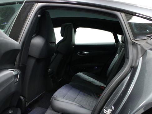 Used 2023 Audi e-tron GT Premium Plus image 13