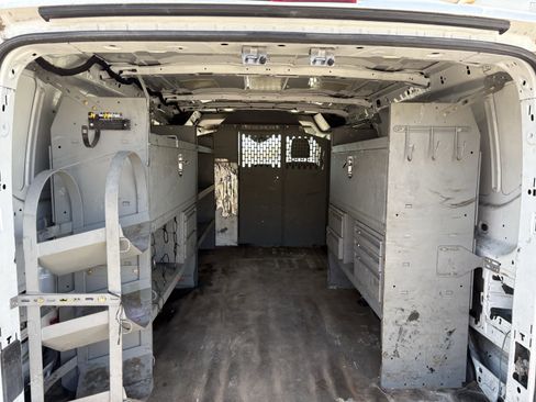 Used 2017 Ford Transit 250 148 Low Roof w/ Exterior Upgrade Package image 8