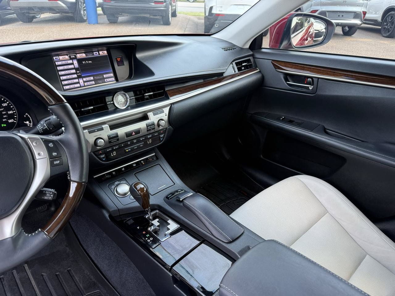 Used 2014 Lexus ES 350 w/ Luxury Package FWD image 9
