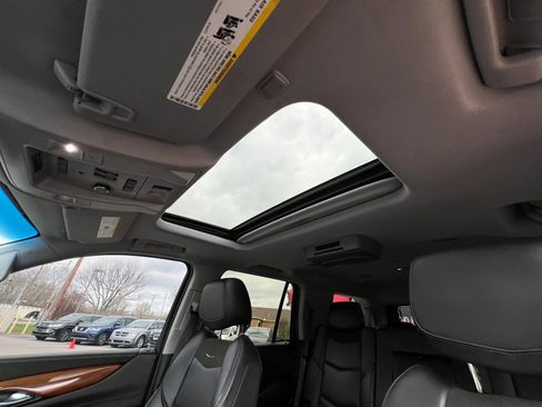 Used 2015 Cadillac Escalade Luxury AWD/4WD image 19