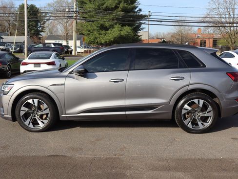 Used 2021 Audi e-tron Premium w/ Convenience Plus Package image 8