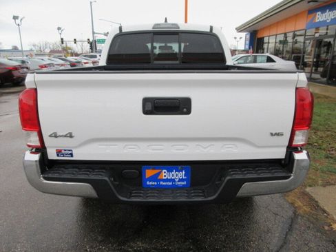 Used 2017 Toyota Tacoma SR5 image 4