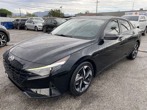 Used 2023 Hyundai Elantra SEL w/ Convenience Package FWD image 2