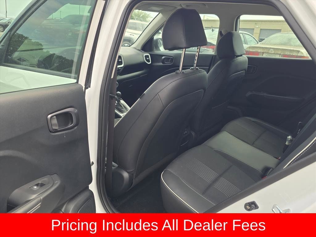 Used 2026 Hyundai Venue SEL FWD image 6