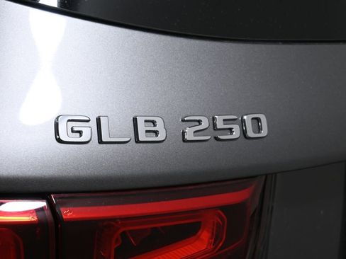 Certified 2022 Mercedes-Benz GLB 250 4MATIC image 35