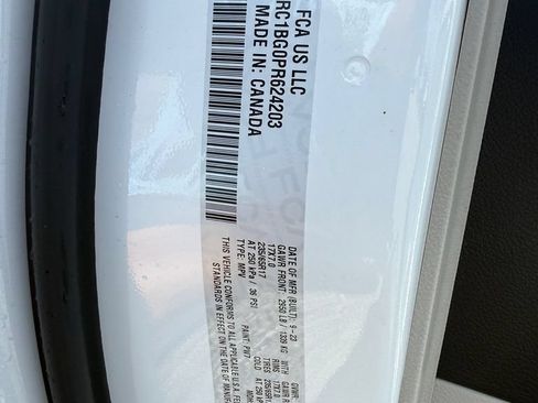 Used 2023 Chrysler Pacifica Touring-L FWD image 26