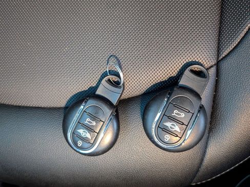 Used 2016 MINI Cooper 4-Door Hardtop image 29