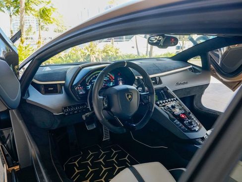 Used 2020 Lamborghini Aventador SVJ image 3