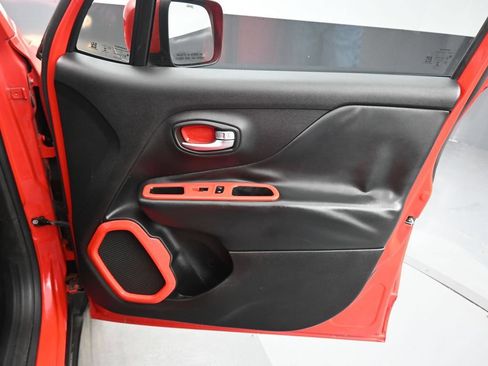Used 2017 Jeep Renegade Altitude FWD image 35