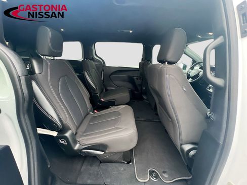 Used 2024 Chrysler Pacifica Touring image 36