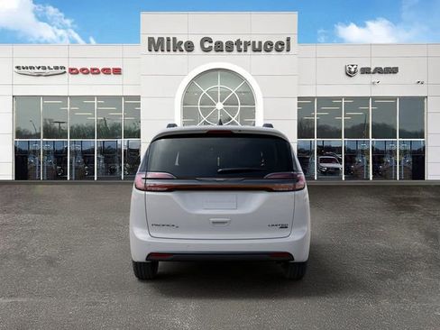 New 2026 Chrysler Pacifica Limited w/ S Appearance Package AWD/4WD image 7